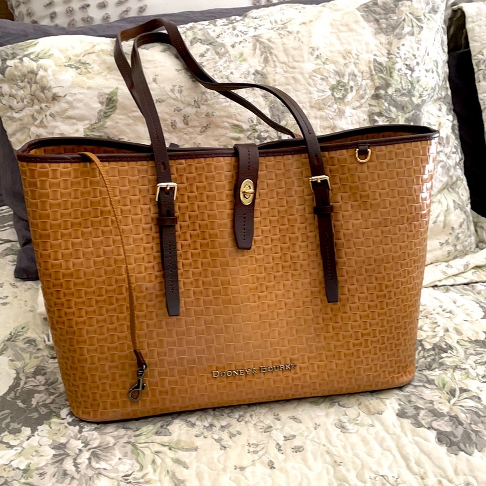 Dooney & Bourke woven leather tote bag